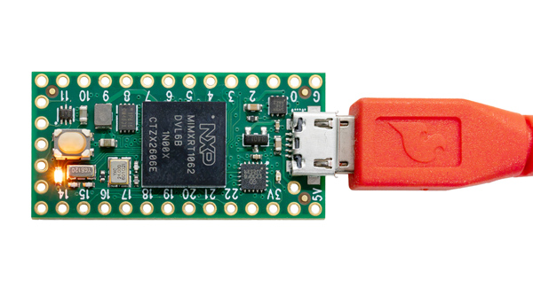 Teensy 4.0 with LED lit up