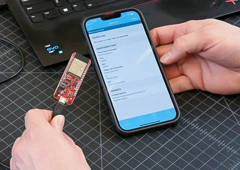 Wireless Bluetooth board with data on a smartphone